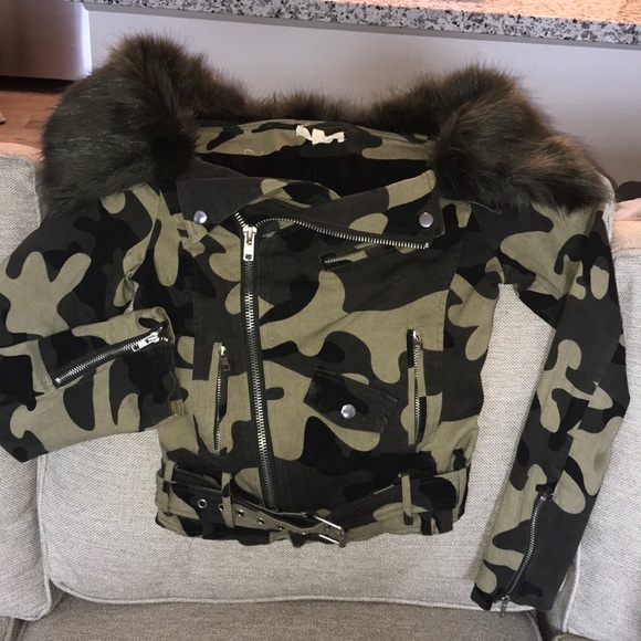 Off The Shoulder Green Army Jacket - Picture 2 of 8